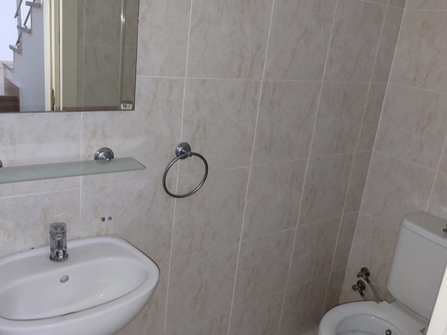 NICOSIA HAMİTÖY 3+1 TÜRKISCHES KOÇANLI TWIN DUPLEX ZU VERKAUFEN