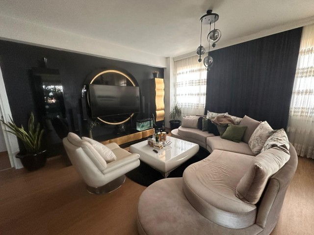 LEFKOŞA GÖNYELİ BÖLGESİNDE FULL EŞYALI  SATILIK PENTHOUSE