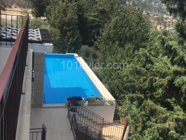 Alsancak'ta SATILIK 5+3 TRIPLEX VİLLA 750,000 STG