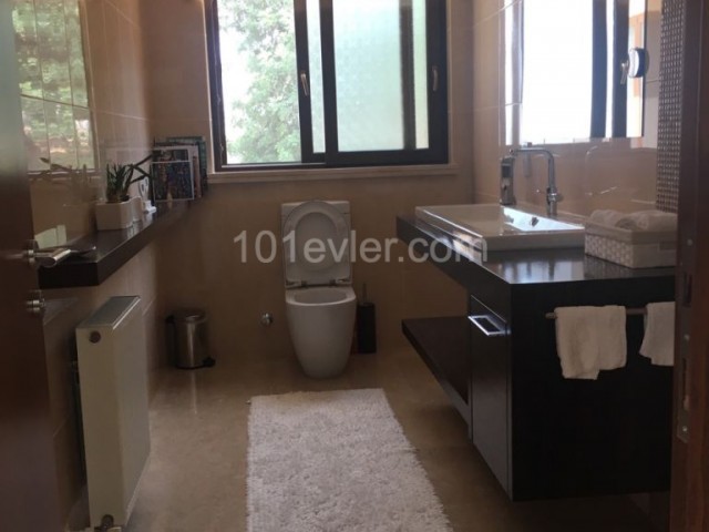 Alsancak'ta SATILIK 5+3 TRIPLEX VİLLA 750,000 STG