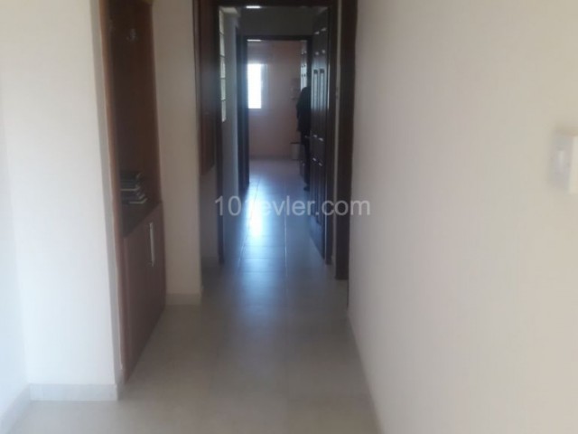 LEFKOŞA GÖNYELİ' 3+1 FULL EŞYALI 2200 TL KİRALIK DAİRE