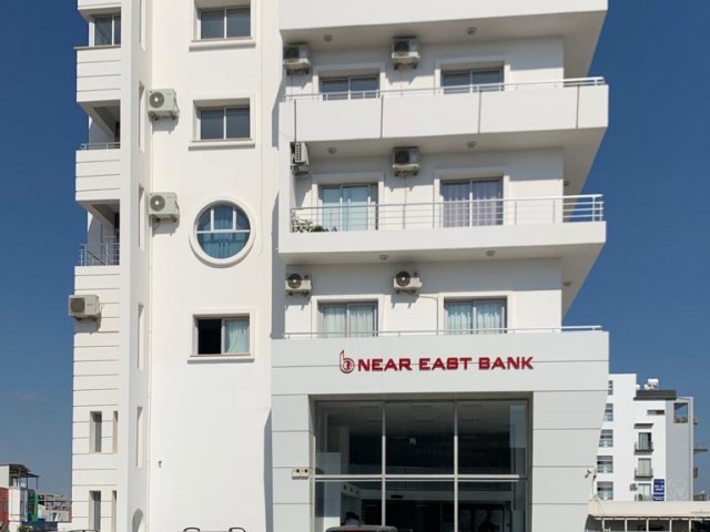 Near East Bank Magosa Şubesi üst kısmında kiralık 3 yatak odalı daire