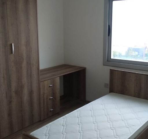 Near East Bank Magosa Şubesi üst kısmında kiralık 3 yatak odalı daire