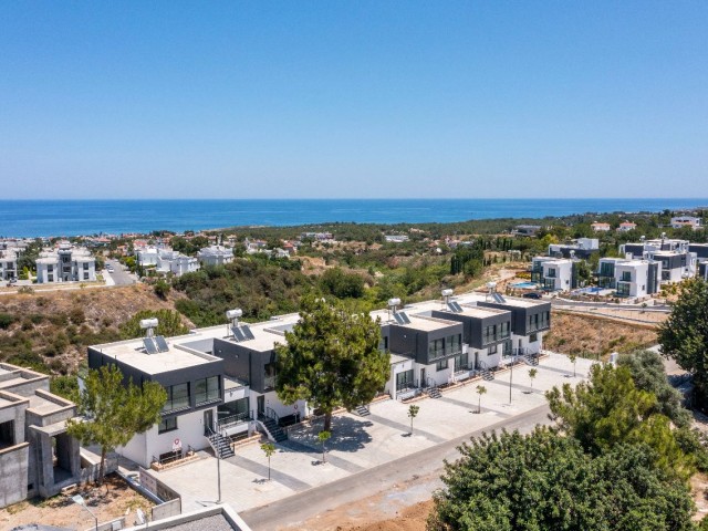 Villen zum Verkauf mit herrlicher Aussicht in Çatalköy, Kyrenia