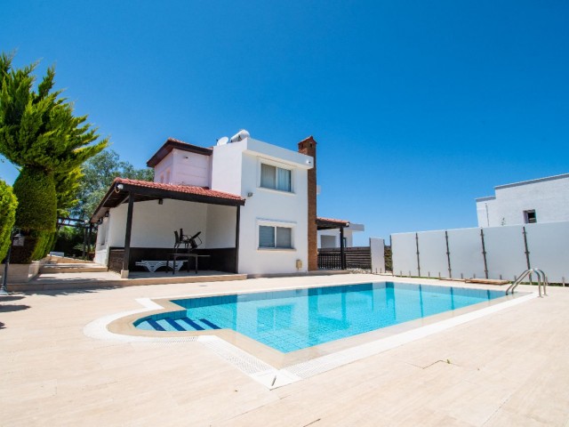 Unumgängliche Gelegenheit, Villa mit Pool zum Verkauf in Çatalköy, Kyrenia