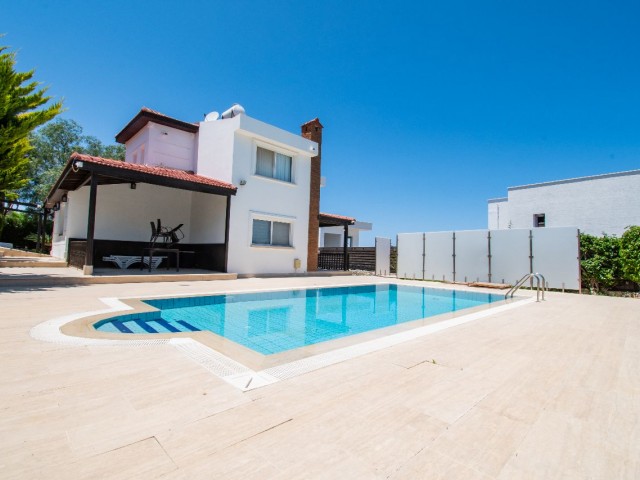 Unumgängliche Gelegenheit, Villa mit Pool zum Verkauf in Çatalköy, Kyrenia