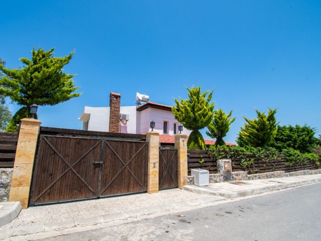 Unumgängliche Gelegenheit, Villa mit Pool zum Verkauf in Çatalköy, Kyrenia