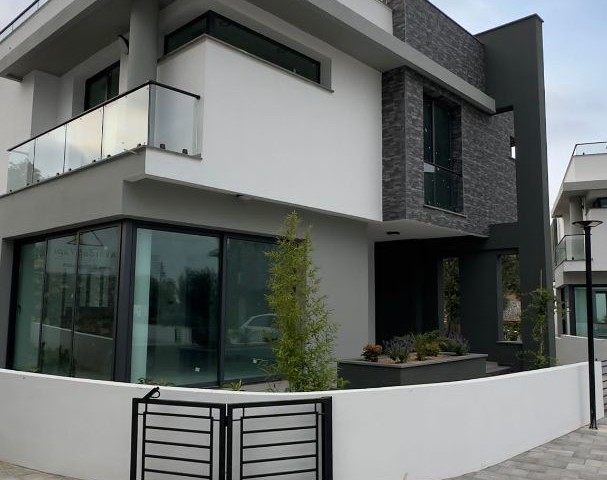 Kyrenia, Ozanköy Ultra-Luxus-3+1-Villa zum Verkauf