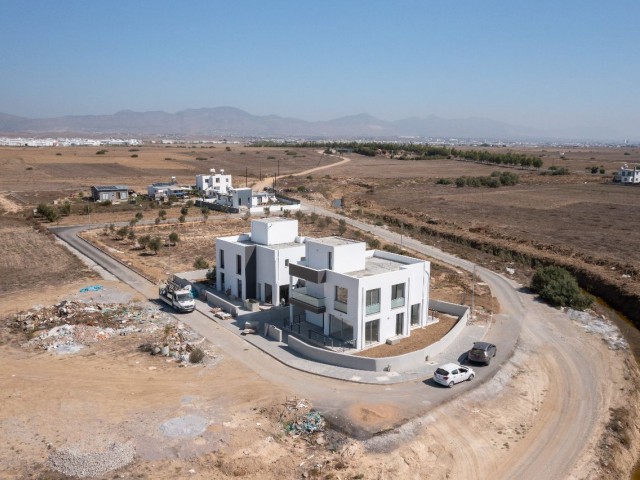 Modern gestaltete Villa zum Verkauf in Nikosia Alayköy