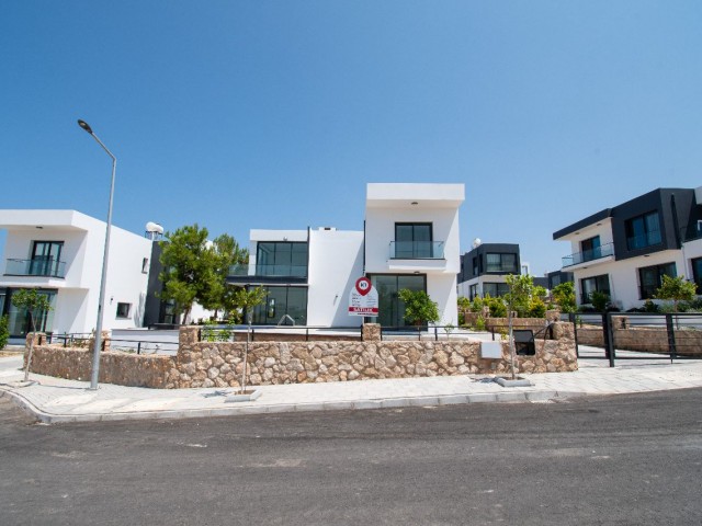 Modern Tasarımlı Kesilmeyen Manzaralı Satılık Villa