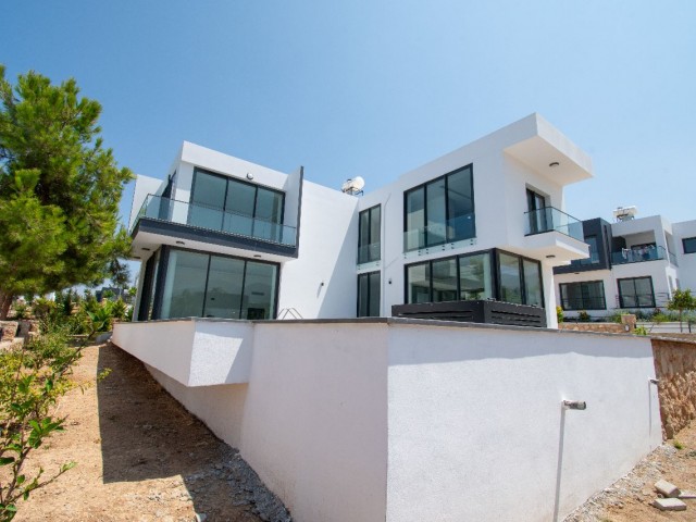 Modern Tasarımlı Kesilmeyen Manzaralı Satılık Villa