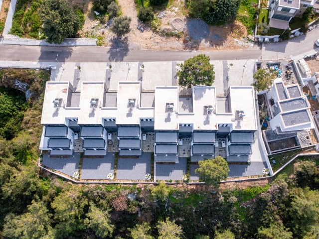 Triplex-Villa mit herrlicher Aussicht zum Verkauf in Çatalköy, Kyrenia