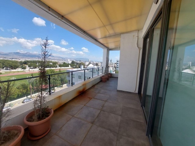 Ultra-Luxus-Penthouse zum Verkauf in Küçük Kaymaklı, Nikosia