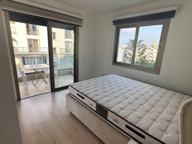 Luxuriös möblierte 2+1-Wohnung zum Verkauf im Kyrenia Center