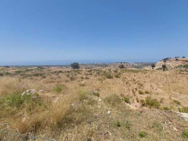 Wohnzoniertes Grundstück zum Verkauf in Girne Arapköy mit freiem Blick