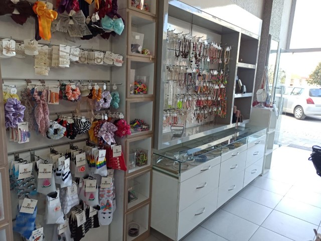 JEWELRY AND ACCESSORIES STORE FOR RENT ON THE MAIN ROAD!!