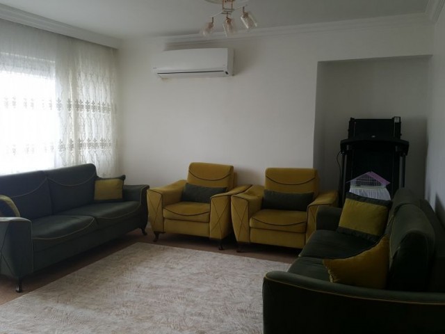 Girne Merkezde Muhteşem  Lokasyonda Site İçerisinde Penthouse Tipi 4+1  Eşdeğer Koçanlı Satılık Dublex Daire!!! 