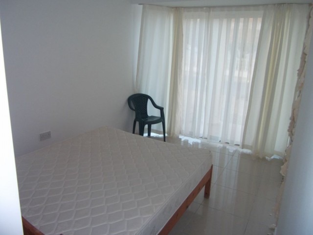 0533 885 1414  kiralik 1+1 daire, kervansaray.ana yola cok yakin, 100 METRE, merit park yolu. Zemin kat.  2 Deposito. Sadece 1 yıllık kiralanır.