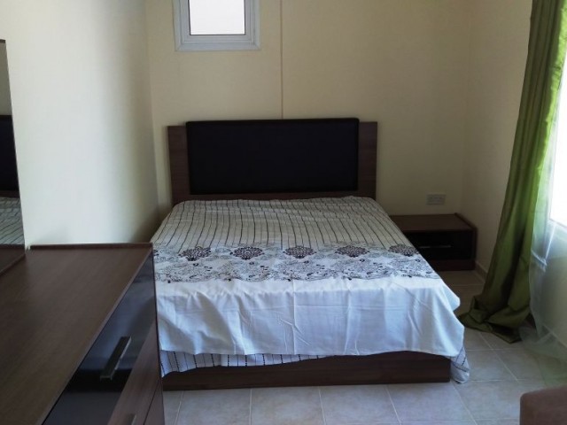 Holiday rental 1 bed. apartm. in gated complex with communal pools, next to the sea and sandy beach 