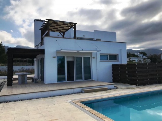 4 + 1 Villa mit Pool in unmittelbarer Nähe zum Meer in Catalkoy ** 