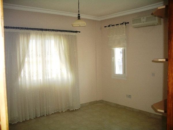 3 Bedroom British Title Apartment in Kyrenia.
