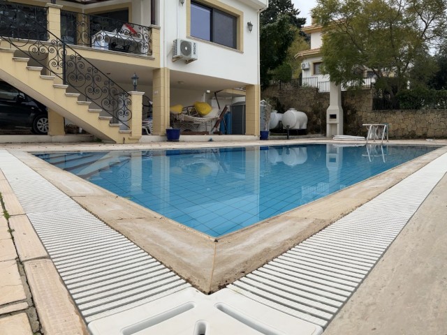 Karmide 3 + 1 Villa Mit Pool ** 