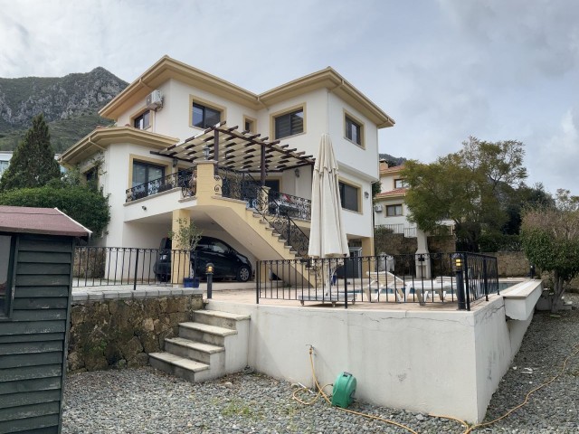 Karmide 3 + 1 Villa Mit Pool ** 