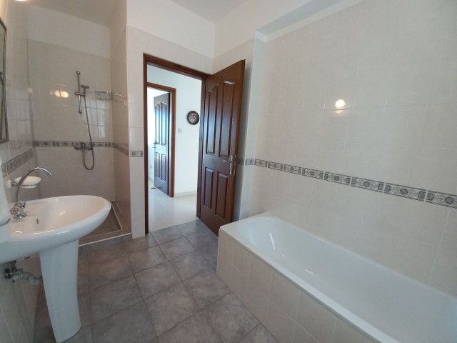 4+1 Villa Mit Pool In Ozanköy ** 