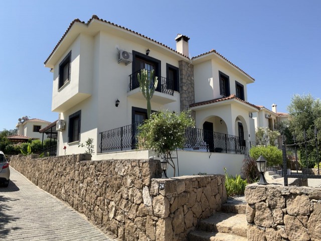 4 +1 Villa Mit Pool In Arapköy ** 