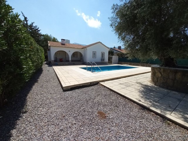 3+1 Bungalow mit Pool in Catalkoyde