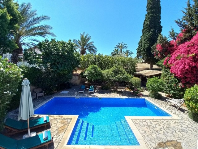 Kyrenia Türkisches Viertel - 5+3 Luxuriöses osmanisches Haus mit Pool! 