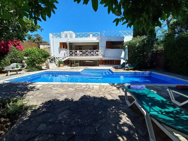 Турецкий квартал Кирении - 5+3 Роскошный дом с бассейном! 