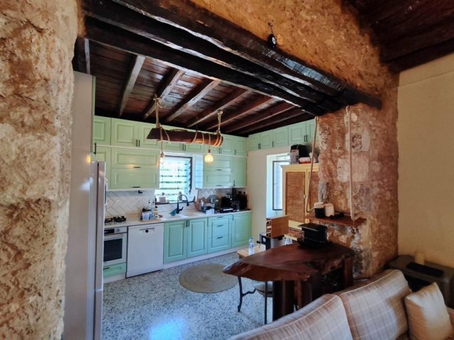 Perfektes 3+2 restauriertes Dorfhaus in der Region Esentepe!