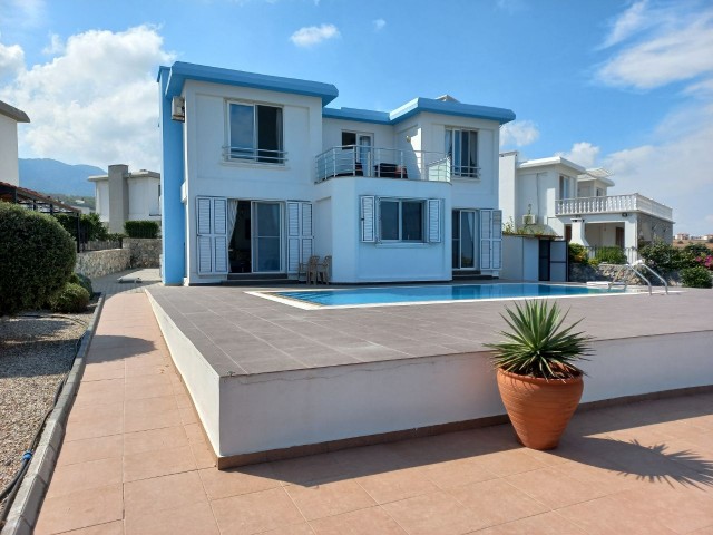 3+1 Villa mit Pool in Bahceli!