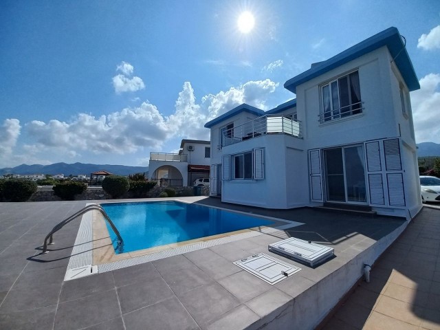 3+1 Villa mit Pool in Bahceli!