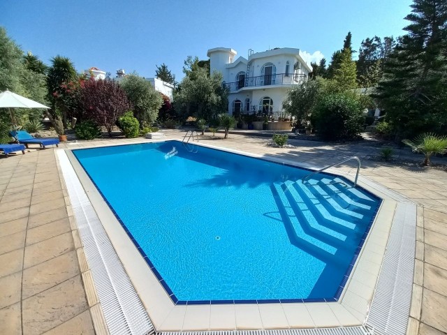 3+1 Villa mit Pool in Catalköy