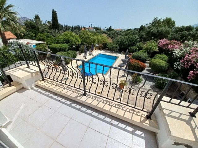 Villa mit 3 Schlafzimmern und privatem Pool zum Verkauf in Bellapais