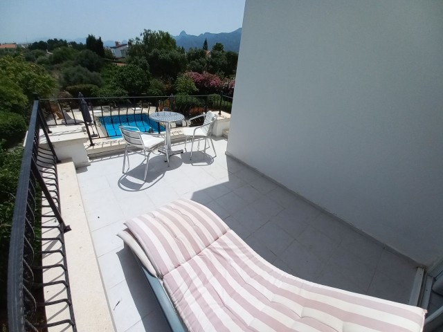 Villa mit 3 Schlafzimmern und privatem Pool zum Verkauf in Bellapais