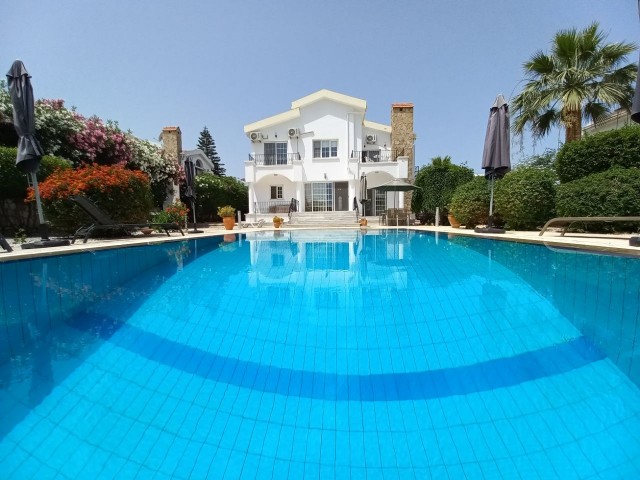 3 bedroom villa with pool for sale in Bellapais