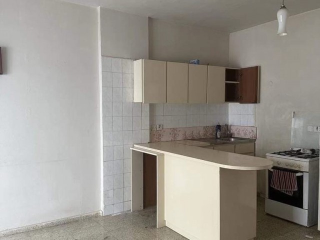 MAĞUSA GÜLSEREN'DE 2+1 KISMEN EŞYALI SATILIK FIRSAT DAİRE 45.000 STG