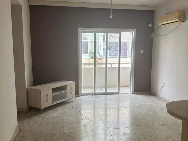 MAĞUSA GÜLSEREN'DE 2+1 KISMEN EŞYALI SATILIK FIRSAT DAİRE 45.000 STG