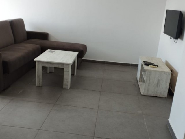 SALAMİS CADDESİNDE YILLIK KİRALIK 2+1 DAİRE $6000  ASANSÖRLÜ, AİDAT YOK 