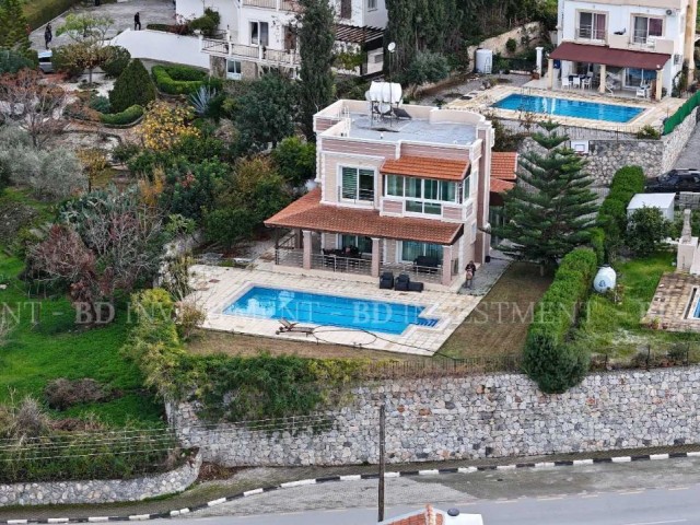 Çatalköy Villalar Bölgesinde Deniz Manzaralı Lüks Villa