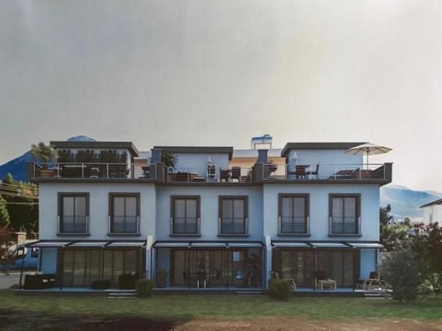 Karşıyaka'da 2+1 Dağ ve Deniz Manzaralı Bahçeli Teraslı Triplex Villa