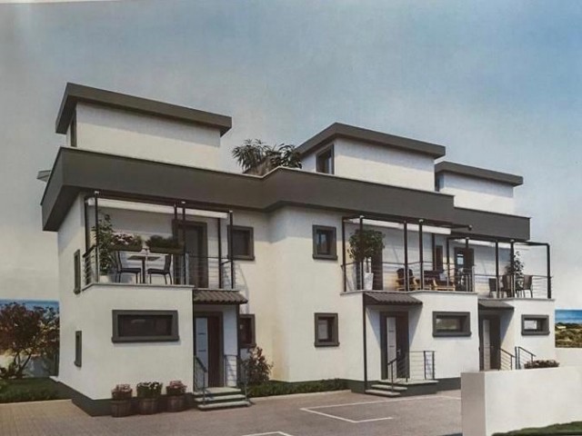 Karşıyaka'da 2+1 Dağ ve Deniz Manzaralı Bahçeli Teraslı Triplex Villa