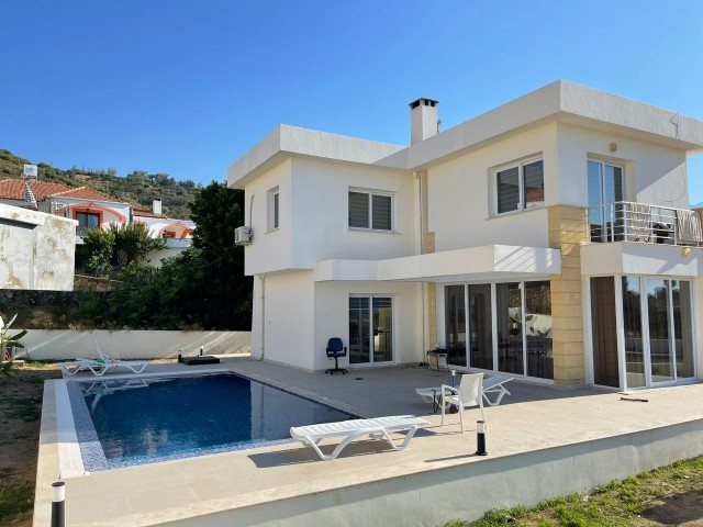 Girne Yeşiltepe'de 600 m² İçerisinde Ultralüks Villa Havuzlu 235.000Gbp Havuzsuz 215.000Gbp