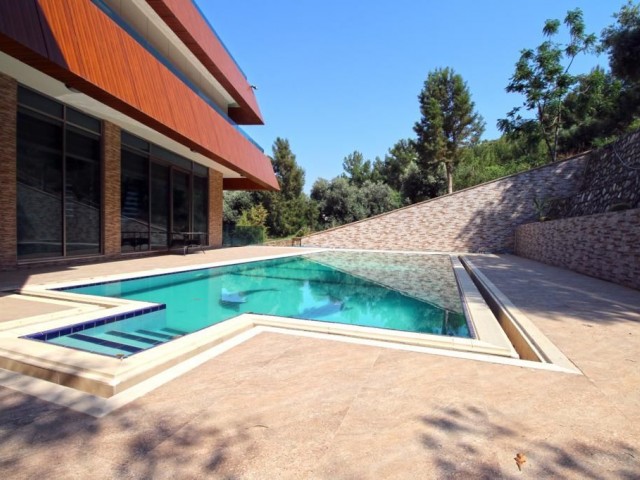 5+1 Luxury Mansion With Pool In Edremit, Kyrenia