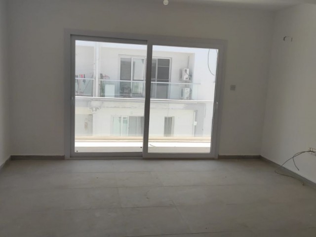 2+1 Wohnung mit Berg - und Meerblick zum Verkauf in Kyrenia-Zentrum ** 