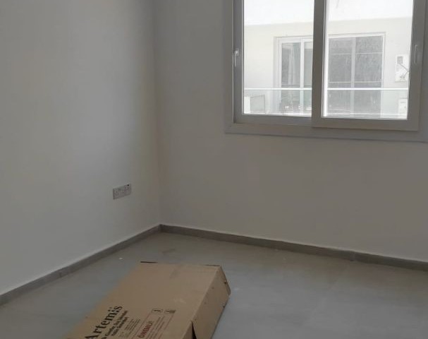 2+1 Wohnung mit Berg - und Meerblick zum Verkauf in Kyrenia-Zentrum ** 