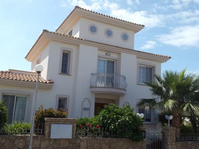 Luxus Villa zur Miete in Kyrenia Alsancak ** 